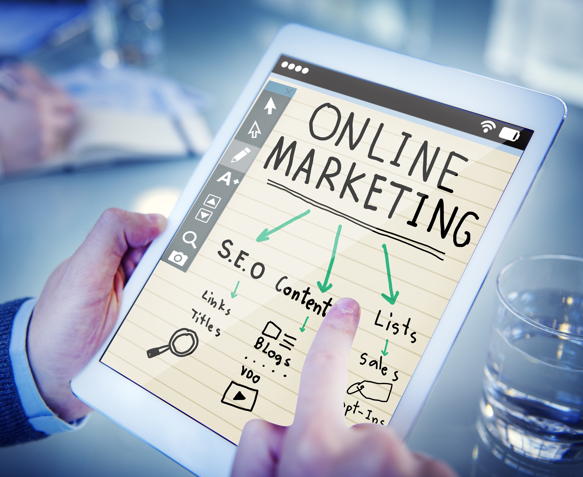Na ilustracji marketing internetowy